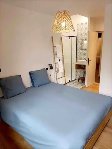 Chambre double avec douche italienne.